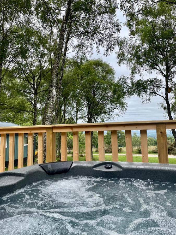 Fern Lodge 2 With Hot Tub Belladrum Exterior photo